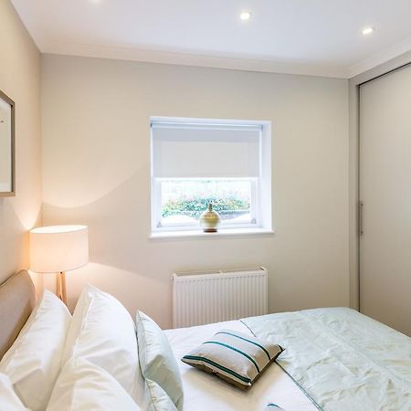 High Street Kensington Apartment Londra Oda fotoğraf